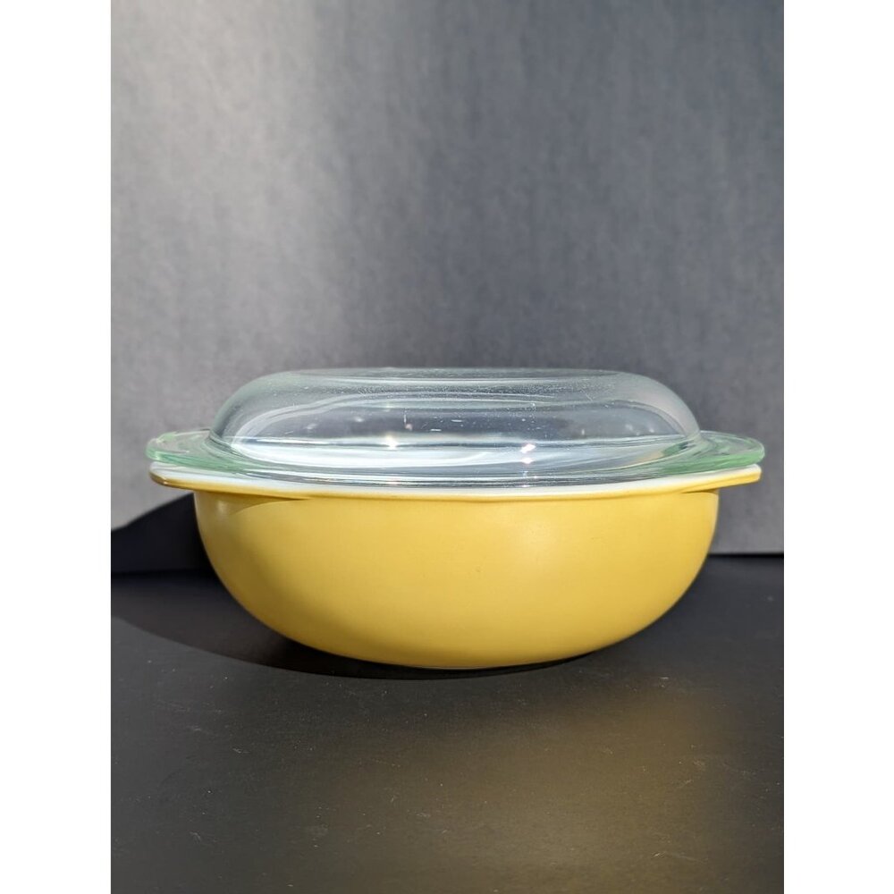 1950's Pyrex Mustard Yellow Round 2 QT Casserole with original Lid